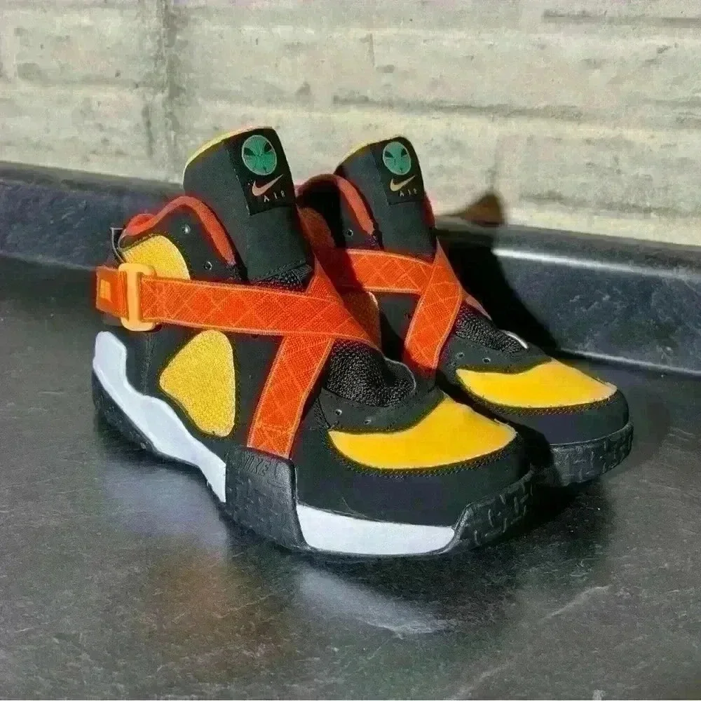 Size 6.5 Youth - Nike Air Raid Roswell Raygun 2020- EUC- No Laces
